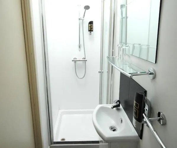 Rowntree 4* سكرابورو